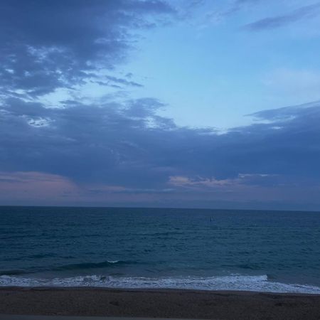 Acogedor Y Amplio Apartamento Familiar A Pie De Playa Calafell Exteriér fotografie