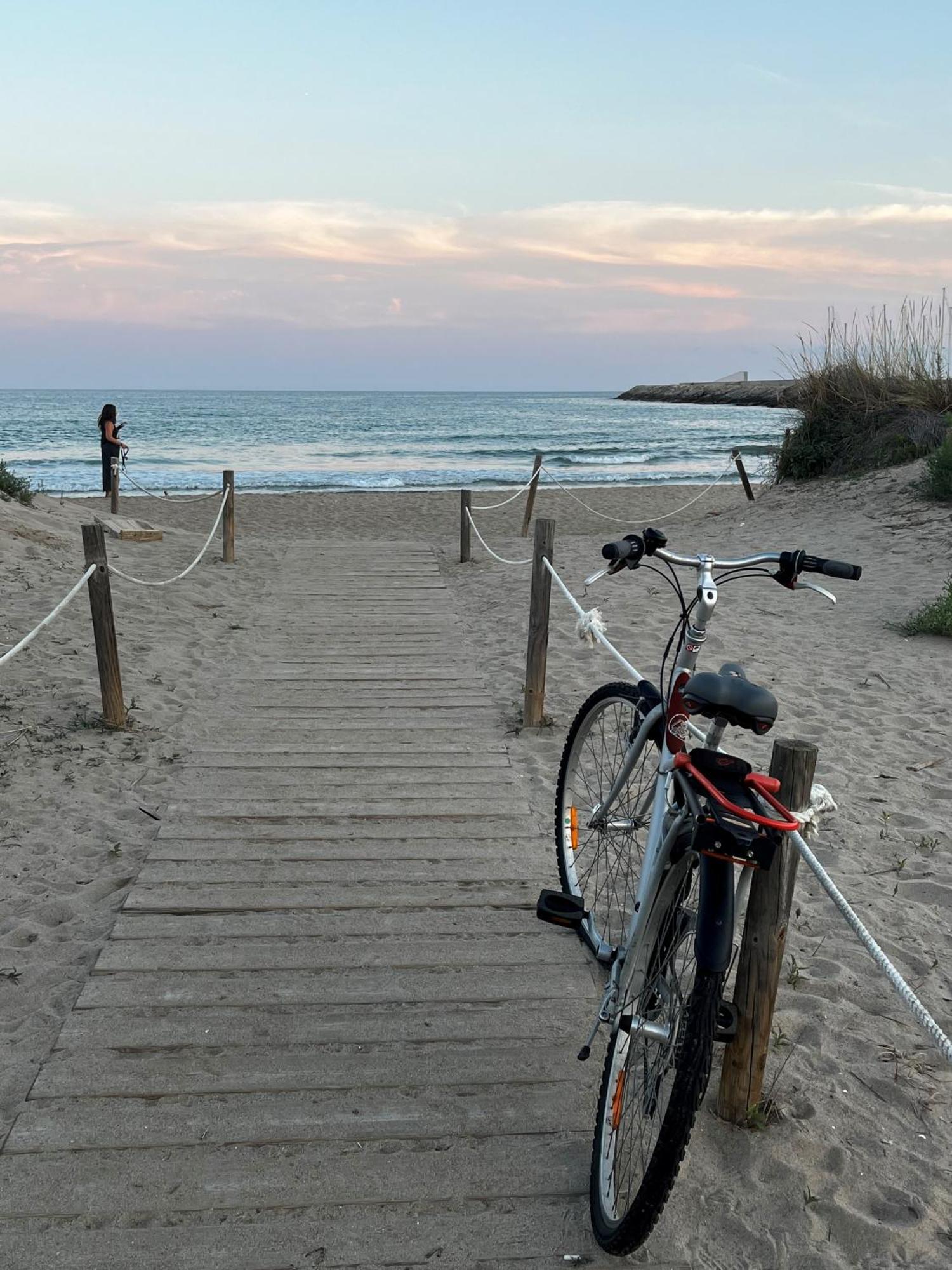 Acogedor Y Amplio Apartamento Familiar A Pie De Playa Calafell Exteriér fotografie