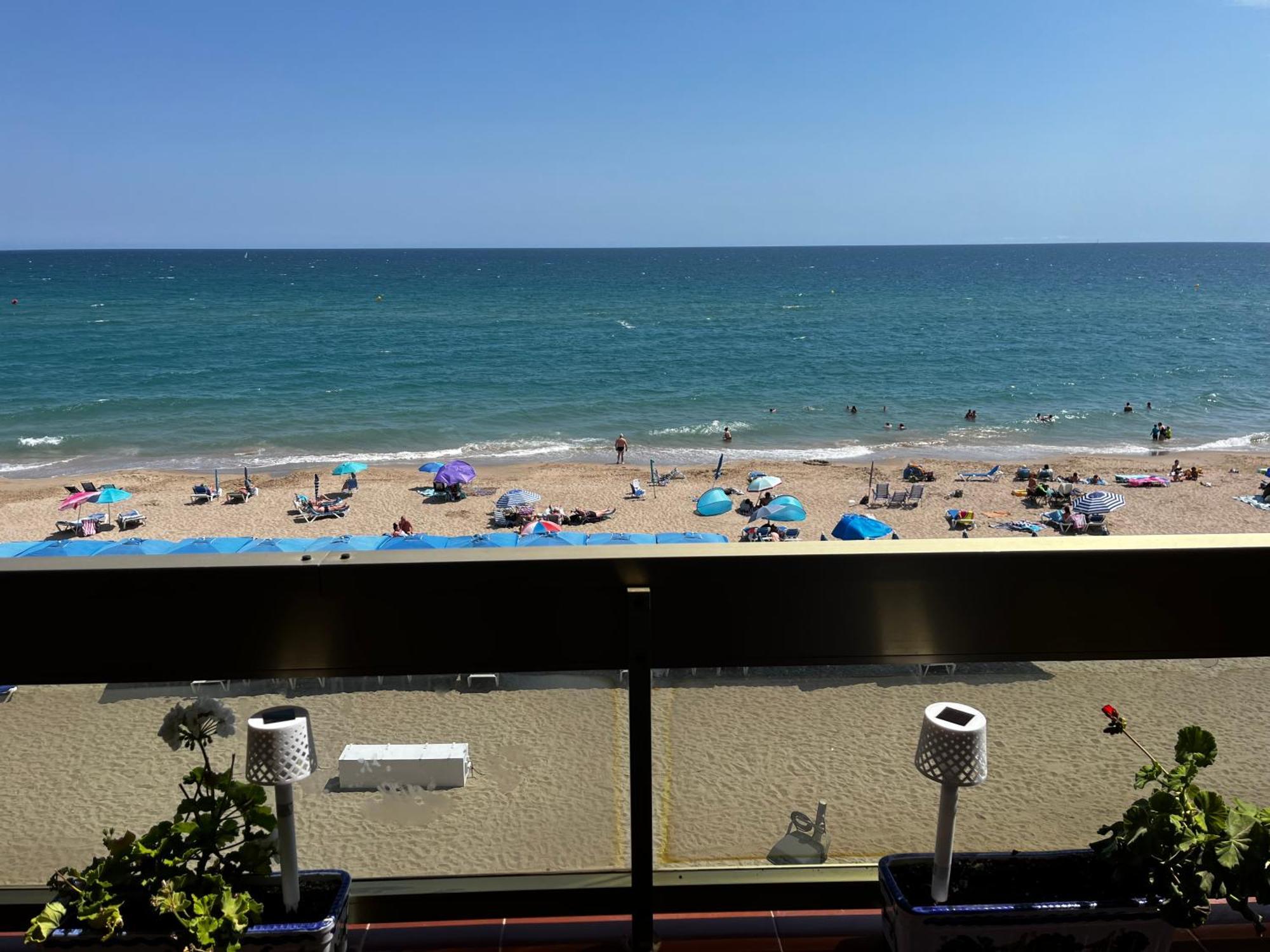 Acogedor Y Amplio Apartamento Familiar A Pie De Playa Calafell Exteriér fotografie